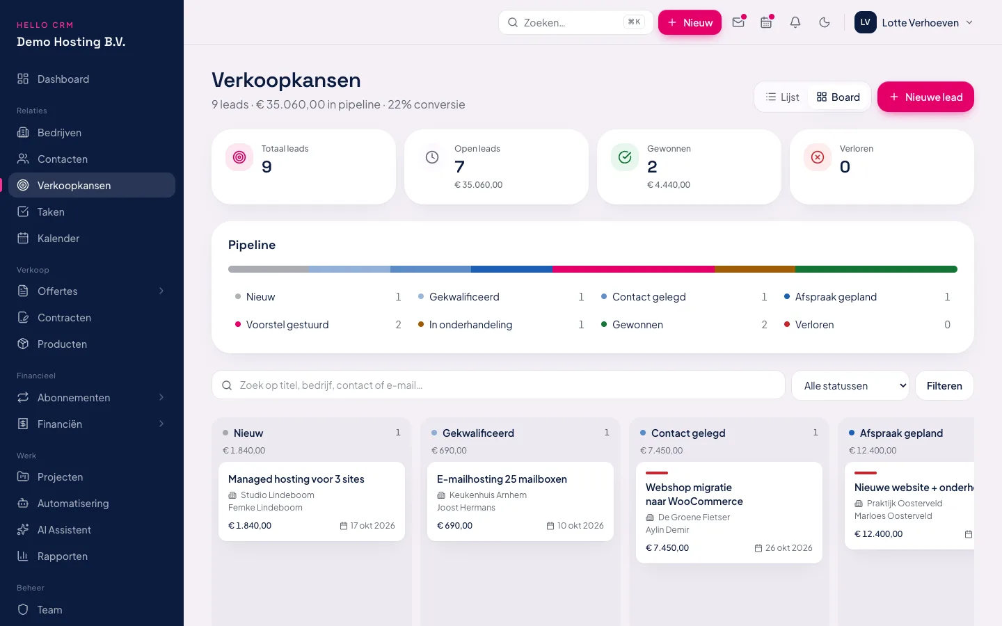 Pipeline in Hello CRM als kanbanbord met verkoopkansen per fase